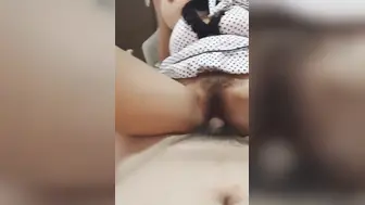 用我的大鸡巴征服性感的表姐，一边拍打她的屁股，一边干她的骚穴 征服这只骚货，我要让她成为我的性奴