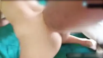 真实家庭乱伦 双飞老婆和小姨子淫乱3p