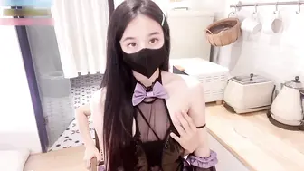 00后可爱小女仆 清纯靓丽的外表下有一颗淫荡的心 撅高高屁股主动用小穴温暖爸爸的大鸡巴