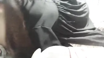 双马尾嫩妹，娇嫩美穴被爸爸精液灌满