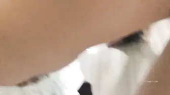 双马尾嫩妹，娇嫩美穴被爸爸精液灌满