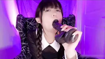 星期三·亚当斯 玩她的自慰玩具 反差萝莉 KittyXKum