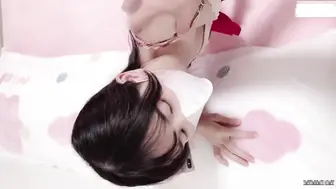 萝莉女友【粉色情人】吹弹可破皮肤、粗大阳具速攻嫩穴