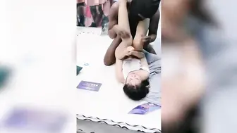 萝莉女学生趁放假约黑人来宿舍玩群交