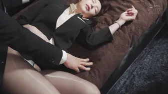 ADN-732 [中文字幕]黑丝美脚女秘书被社长下药沦为饥渴的母狗被肏到失禁-白峰美羽