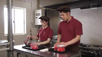 IPZZ-674 [无码中文字幕]让我沉迷于不伦的内射的性交 婚后我在牛肉盖饭店打工被年轻的学生追求 明里紬