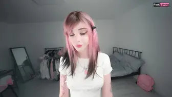 我的继妹想和我做爱。她让我在她内裤里射精，然后穿着内裤去上学 - pinkloving