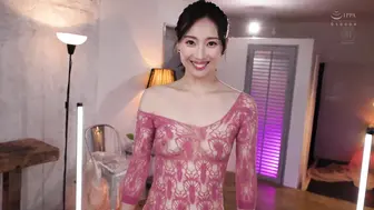 JUQ-631 [中文字幕] 小野りんか - Madonna超大型專屬 新人 小野梨花 34歲 AV DEBUT 出眾的中毒性，深深烙印在腦袋裡的美貌和性感―。