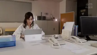 PRED-561 [中文字幕] JULIA - 被請求，就連內心都被浸濕…巨乳妻沉醉在和年輕男子不貞中出的每一天。
