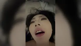 沈阳高颜值极品女神和体育生男友同居生活曝光，不光颜值高身材好，口活也非常不一般，淫荡娇喘表情迷人