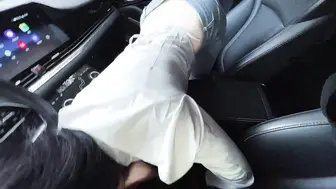 推特网红福利姬嫩妹【萌崽儿】带同事老婆野外车震安排上红边吊带黑丝，非常情趣，操着又白又嫩的小穴内射