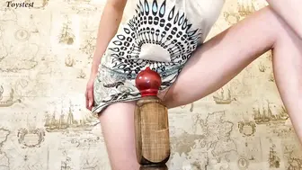 扩阴盘点 欧美重口婊子利用床头把手满足自己的骚逼跟菊花