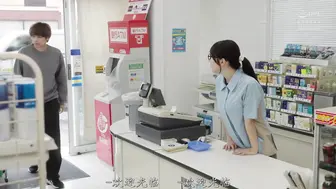 ADN-801 [中文字幕]「直到店里的避孕套用完为止 来做爱吧」因订货失误囤积过多避孕套 为了用完快过期的避孕套 看似清纯实则淫荡的兼职女大学生每天都要把我榨干 彩月七绪
