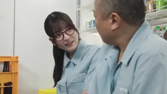 ADN-801 [中文字幕]「直到店里的避孕套用完为止 来做爱吧」因订货失误囤积过多避孕套 为了用完快过期的避孕套 看似清纯实则淫荡的兼职女大学生每天都要把我榨干 彩月七绪