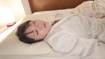NACT-156 [中文字幕]为什么只预订了一间房？没想到在同住一个房间的情况下，我竟然被那个笨拙的年长下属精英的阴茎迷得神魂颠倒……，梓まりの