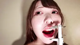 顶级白月光可爱初恋脸素人「早川果歩」天然美少女身体大测量～被从眼睛量到骚穴，小嘴小穴到底能不能塞进大鸡巴？