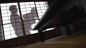 JUR-797 [中文字幕]女儿旅行的一周……被女儿的闺蜜、保育员玲衣邀请，时隔十几年用滚烫的阴茎尽情地享用了爆乳和厚实的肉穴的我-木村玲衣