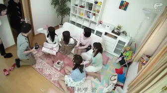 DVDMS-114 [中文字幕]趁老公不在時突擊交涉！！送小孩去幼稚園回家路上的媽媽之友們！相澤ゆりな 二階堂ゆり