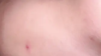 米色毛衣开腿被正面猛插～多毛穴汁水直流，全裸深喉皱眉喊痛