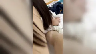 米色毛衣开腿被正面猛插～多毛穴汁水直流，全裸深喉皱眉喊痛