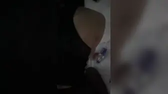 广东高颜值情趣黑丝女友，黑丝情趣战服被狠狠后入，上位操逼身子看着特别丰满有弹性，还是嫩妹操