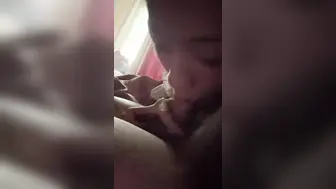 喜欢口交的护士眼镜妹～素颜超美，上位主动榨精身体疯狂摇晃