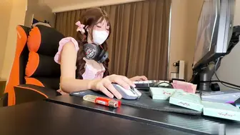 不良少女被调教 把她按在墙上从后面狂操到高潮喷水求饶