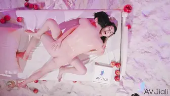 Jiali放荡的白雪公主享受梦寐以求的王子鸡巴
