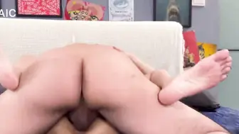 张梓清纯外表下的极品骚穴 被压在床上双腿大开猛操 粉嫩白虎不断喷水求内射