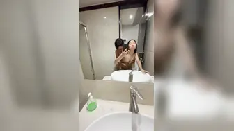 白天名媛晚上被操到合不拢腿