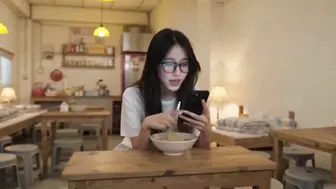 AI成人短剧《女大学生毕业季》