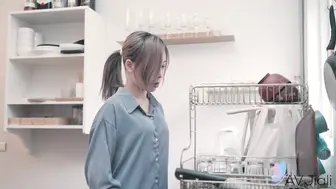 林思妤跟已婚上司分手后，暗恋同事上门关心直接操逼发泄