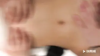 极品美女卫生间对镜后入 看手机吃鸡多体位猛干喷水