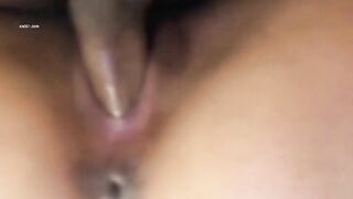 “疼死啦！你是第一个用这的人”对话刺激_纹身小伙玩肏高颜露脸美女，先搞阴洞然后肛交，非常真实