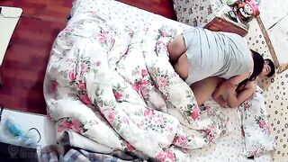 居家摄像头偷窥夫妻在家打炮鸡巴不顶用老婆还得用按摩棒来过瘾