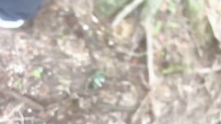 户外野战漂亮眼镜美眉吃鸡啪啪皮肤白皙鲍鱼粉嫩小穴抠的淫水哗哗撅着大白屁屁被无套内射