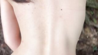 户外野战漂亮眼镜美眉吃鸡啪啪皮肤白皙鲍鱼粉嫩小穴抠的淫水哗哗撅着大白屁屁被无套内射