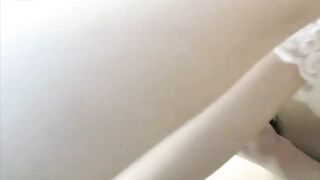 放假的表妹穿上白丝一起做爱！