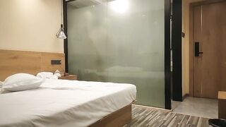 真实偷拍操白领嫂子圆乳翘臀长腿蛮腰舔逼吃屌玩爆操！