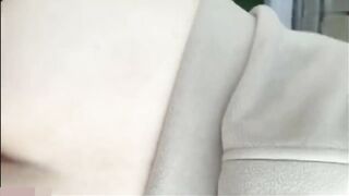 【情侣外泄】校花和男友操场性爱自拍，口活一流，后入狂怼
