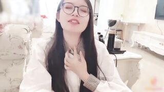 反差网黄 司雨 清纯外表却超级会口交